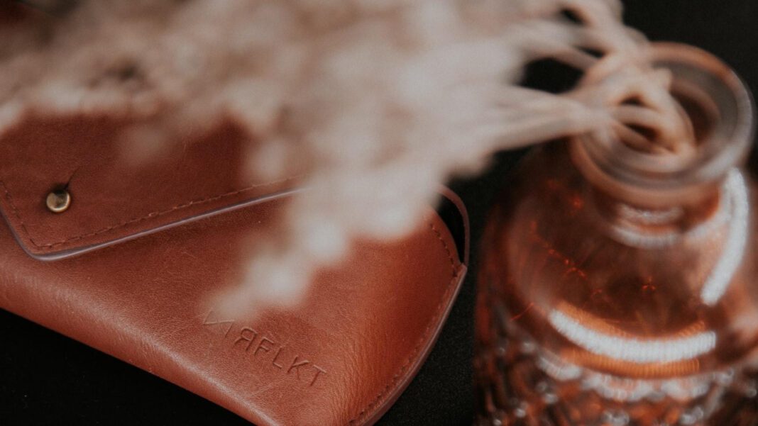 The allure of amber rosenudes