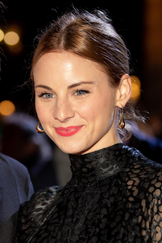 Nina Weiss: Profile of an Acclaimed Painter