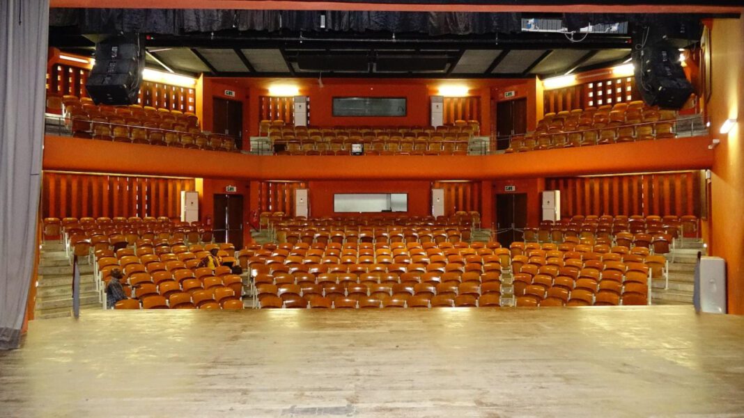 Who is Robert Courtney: A Brief Background