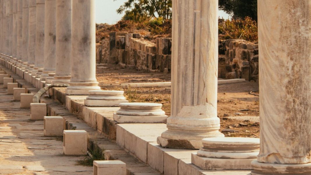 Dull Pain on Right Side Under Ribs: Causes and Treatment