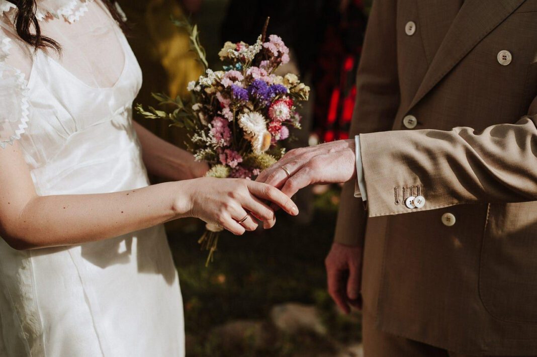 Healing Hearts Counseling: Mending Emotional Wounds