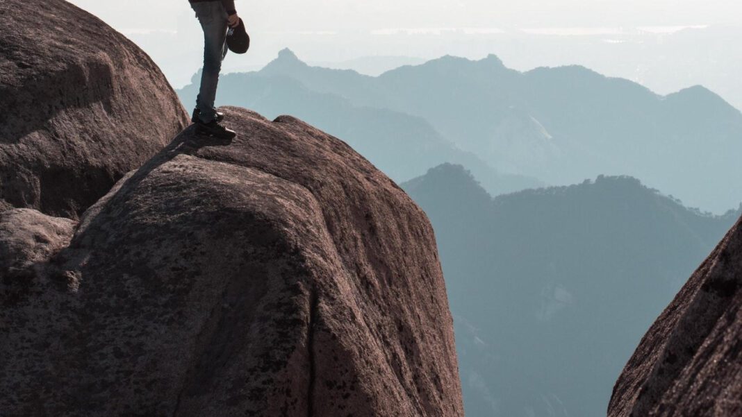 Meet the One and Only Geronimo Gil: The Expert in Bad Life Decisions