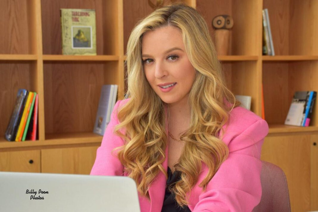 The Mystery Woman Behind NFL Quarterback Peyton Alex Smith