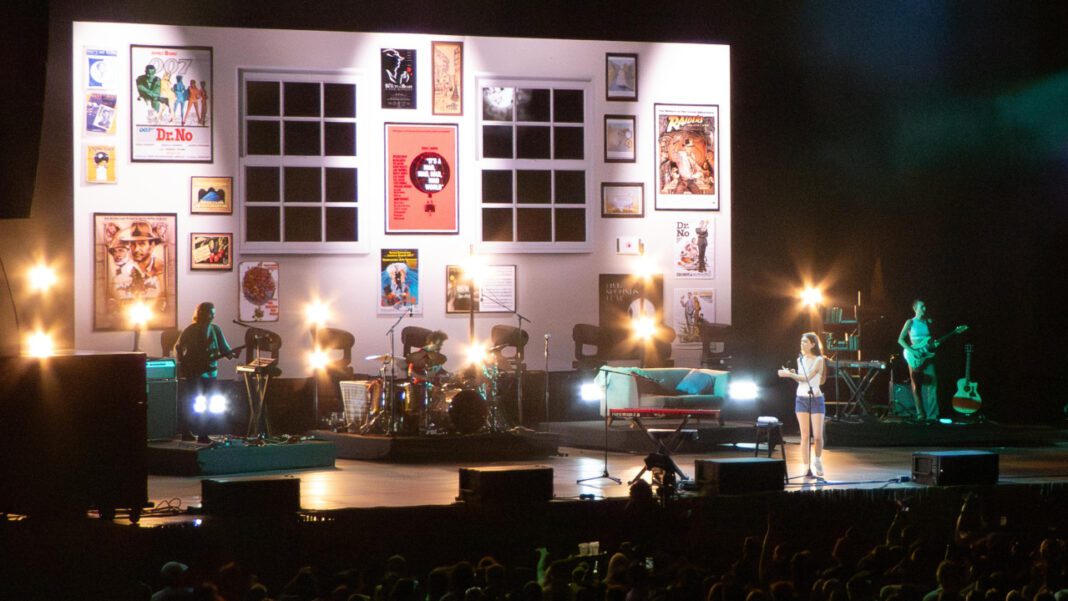 Lizzy McAlpine Net Worth: A Closer Look at the Rising Singer’s Earnings