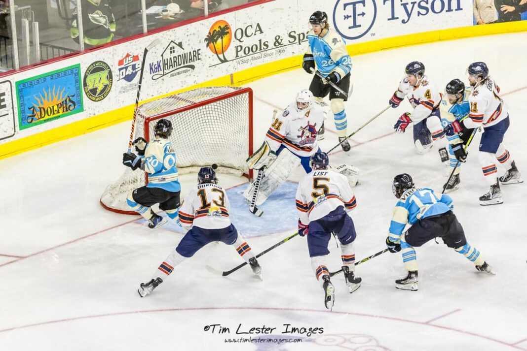 The Height of Deon Cole: Learn All About the Comedian’s Stature