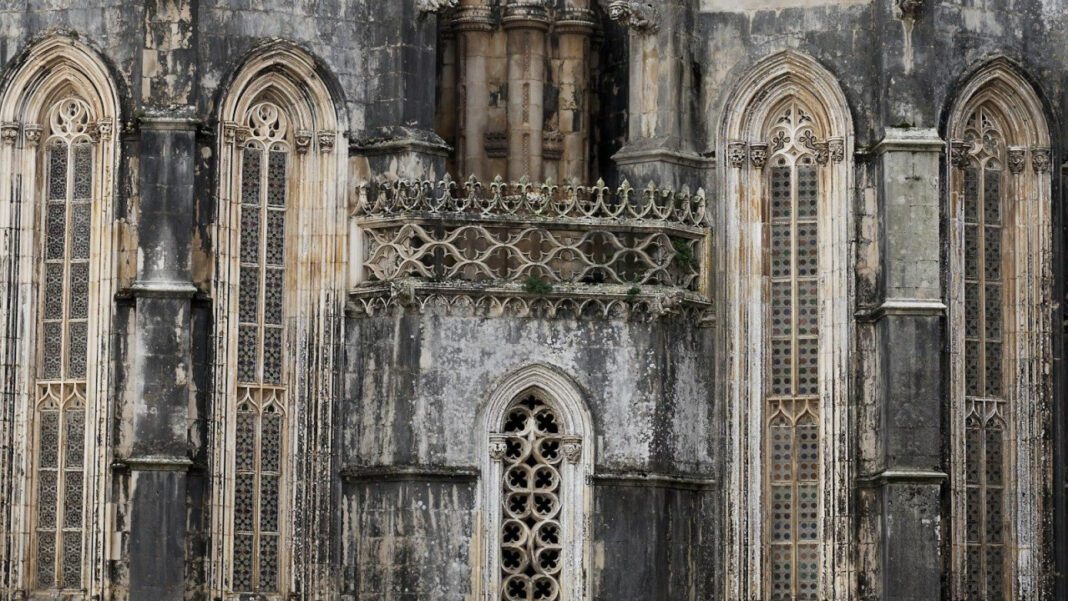 The Haunting Beauty of Houska Castle: Exploring its Dark Legends