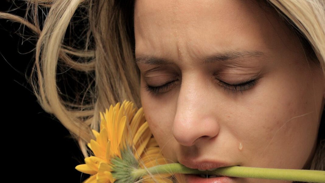 Unveiling the Emotional Journey of María Victoria Henao