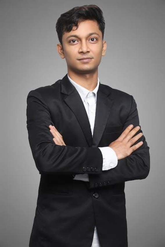 Omar’s Height: The Voice’s Towering Talent Leaves Fans in Awe