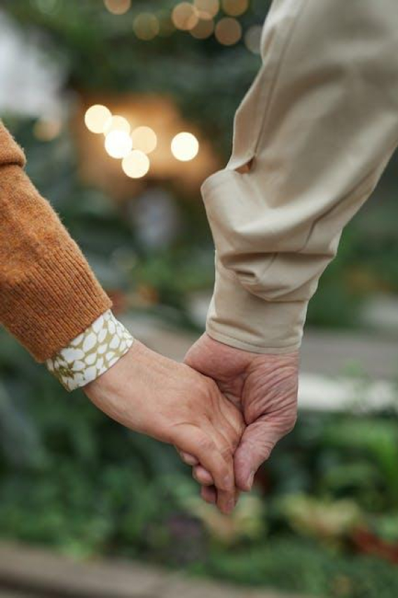 Forever Yours: My Heart is Yours, It’s You That I Hold on to Lyrics
