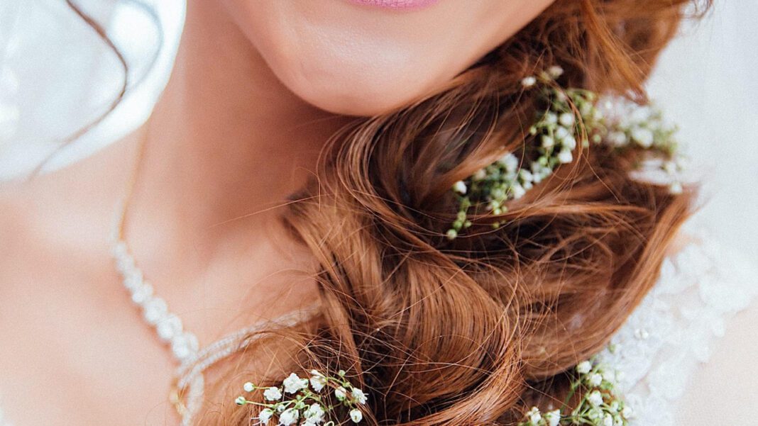 10 Stunning Wedding Dresses with Sleeves: The Perfect Blend of Elegance and Modesty