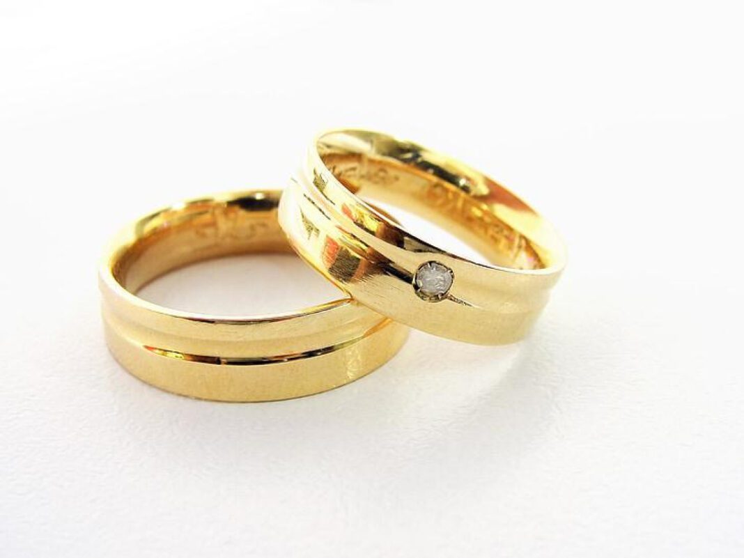 Top 10 Couple Rings: Discover Exquisite Love Bands for Eternal Bonds