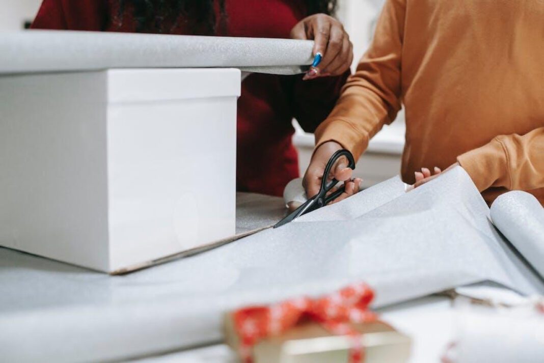 Christmas Carol Pictionary: Festive Drawing Fun!