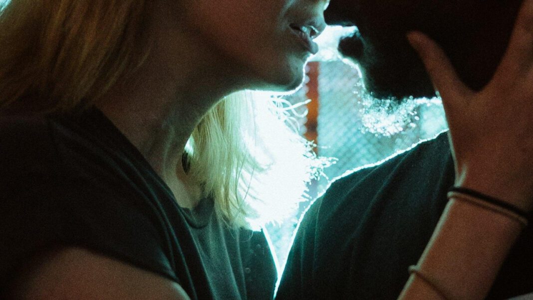 Dealing with a Girlfriend Who’s Always on Her Phone: Tips and Advice