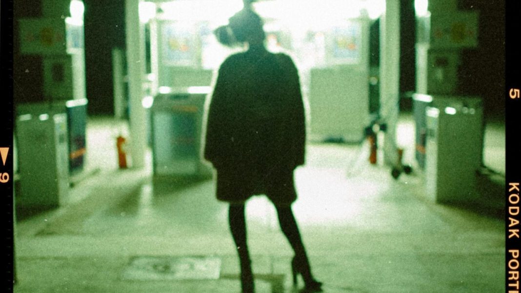 Throwback Fashion: Exploring 90s Streetwear Trends