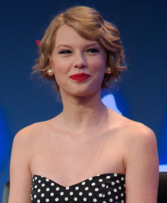 Unfortunate Wardrobe Malfunction: Taylor Swift Nip Slip