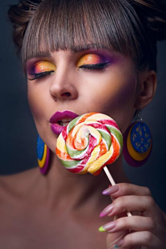 Can Eyeshadow Expire? Expert Answers and Expiration Tips