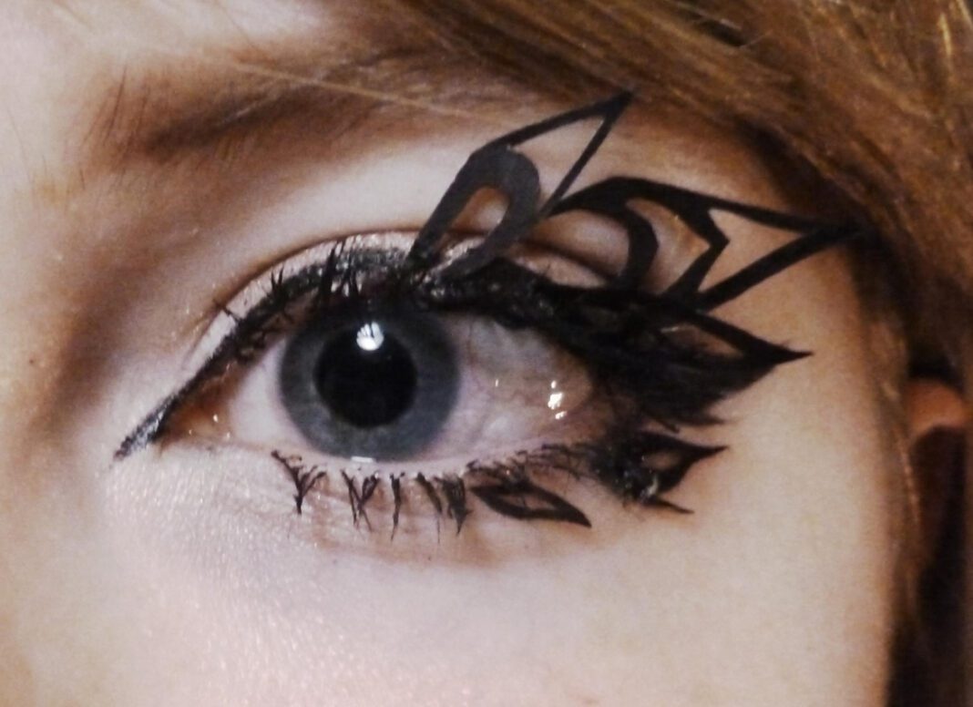 Step-by-Step Guide: Creating Perfect Winged Eyeliner