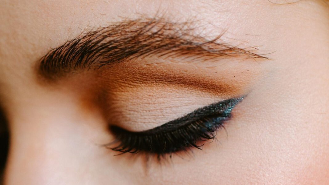 Enhance Your Eyes with Expert Eyeliner Techniques
