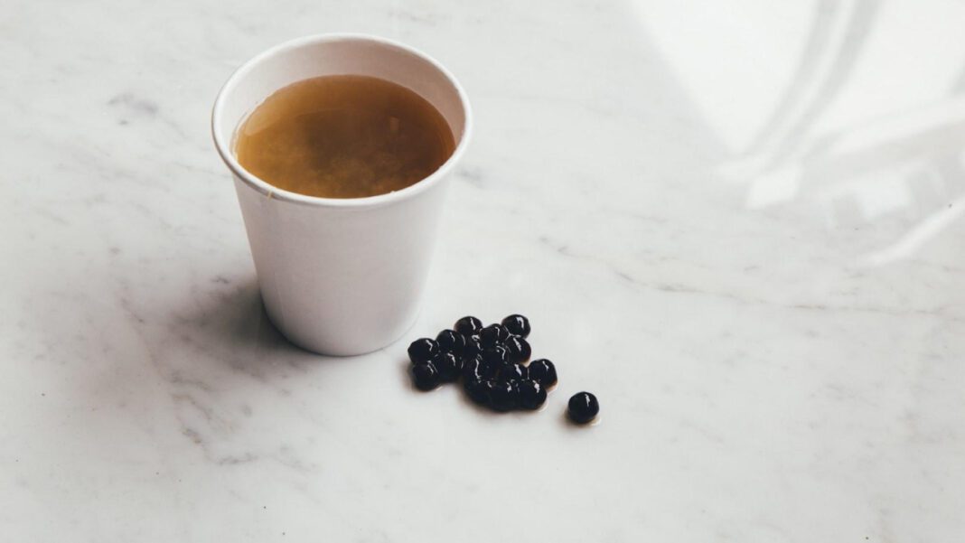 Applying Liquid Eyeliner to Waterline: The Dos and Don’ts