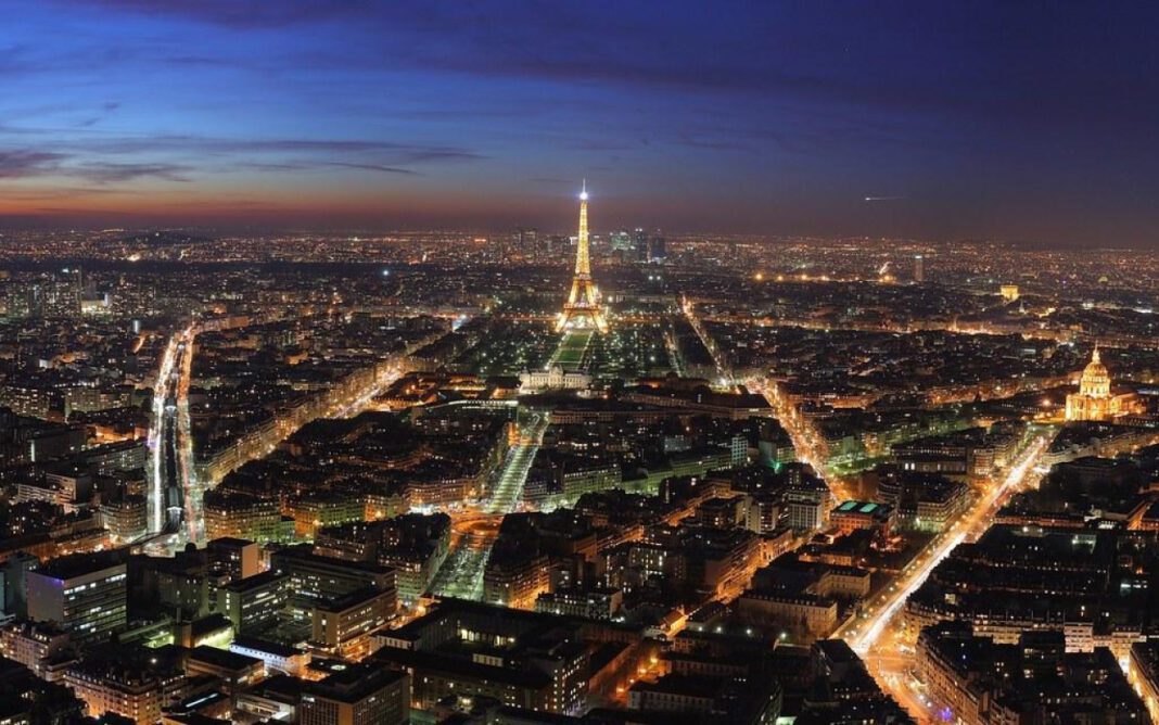 Ultimate Guide to Paris Hotels with Stunning Eiffel Tower Views